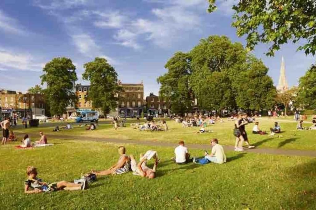 Family Clapham Common Park *